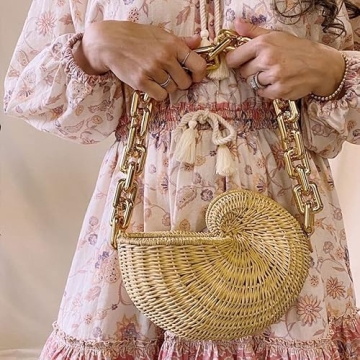 Hxinson Woven Straw Bags Popular Conch Bags Shell Shaped Rattan Bags Personalized Acrylic Chain Shoulder Bags (beige)