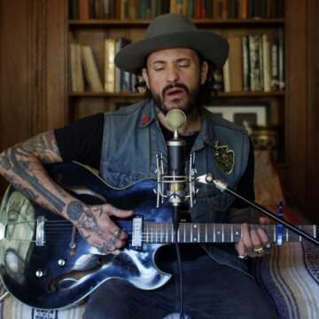 Blue Microphone Baby Bottle XLRCardioid Condenser Microphone for Recording, Streaming, Podcasting, Gaming, Mic with Large Diaphragm Cardioid Capsule, Shockmount & Protective Case