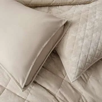 SHALALA Luxury Velvet Quilt Set Queen Size,Ultra Soft Lightweight Summer Velvet Comforter Set, Oversized Bedspread Coverlet with 2 Shams Diamond Pattern,for All Season(Beige,Queen/Full)