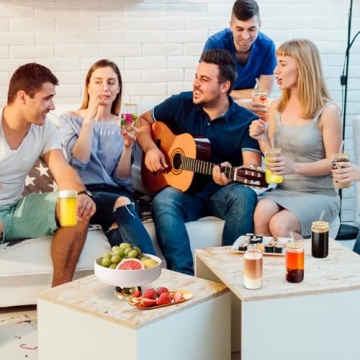 Stylish 4 Set Glass Cups with Lids and Straws