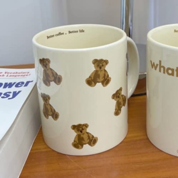 Heardbeli Cute Vintage Cartoon Bear Mugs - Whimsical Ceramic Coffee Cup for All Occasions