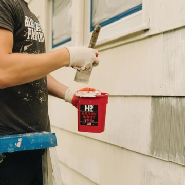 Handy Paint Pail for Easy Painting and Cleanup
