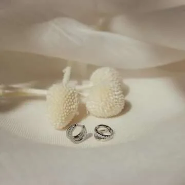 MUMREUES Silver Earrings for Women,Silver Hoop Earrings Simple Dainty Minimalist Small Hoop Earrings Huggie Eaeeings for Gift