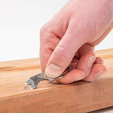 Compact DoohicKey Keychain Multi Tool - Ultimate Convenience