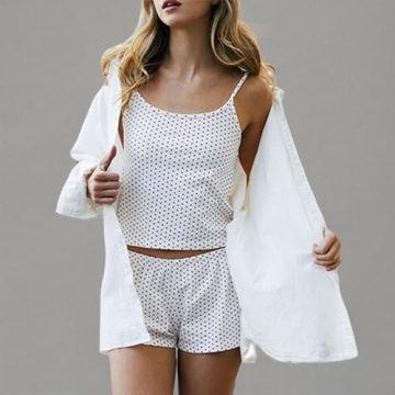 Stylish Floral Pajama Set for Comfort and Elegance