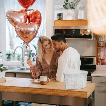 HOLIDYOYO Clear Acrylic Vase Heart Shaped Box with 19 Holes Floral Decorative Centerpiece Rose Pots Stand for Wedding Valentines Day Dining Table Home Decoration