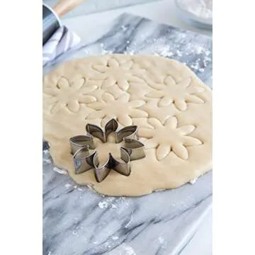 Fox Run Daisy Cookie Cutter - Fun Baking Essential - 3-Inch
