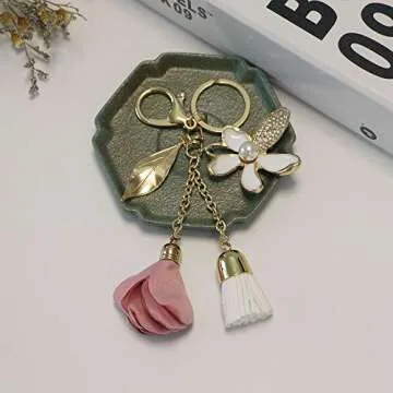 SWJEWEL Flower Keychain - Stylish Rhinestone Charm