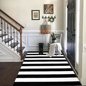 Chic Black and White Area Rug 35.4 x 59 Inches