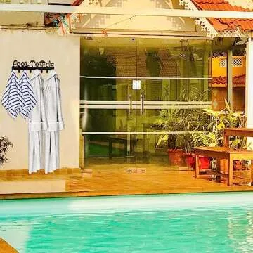 Kuhome Pool Towel Rack Outdoor Pool Towel Storage Hooks Wall Mount Towel Holder for Pool Area Outside Towel Organizer for Pool Decor Metal Towel Hanger Pool Accessories Matte Black