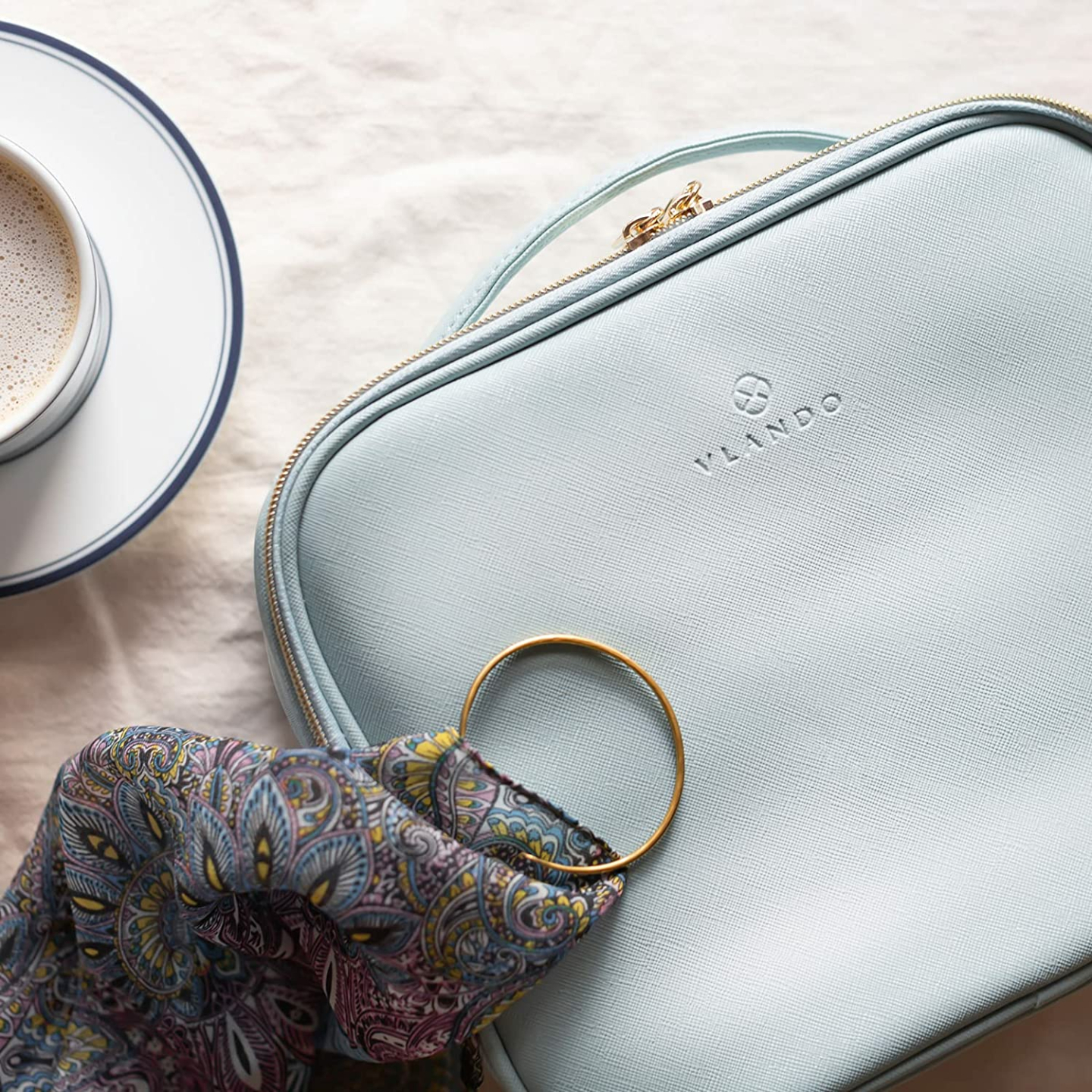 Vlando Portable Makeup Case with Dividers - Blue