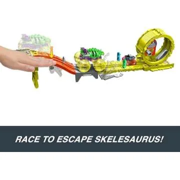 Hot Wheels Monster Trucks Track Set & 2 Toy Trucks: Oversized Skelesaurus & 1:64 Scale Bone Shaker, Race & Chase Challenge with 2 Crushed Cars