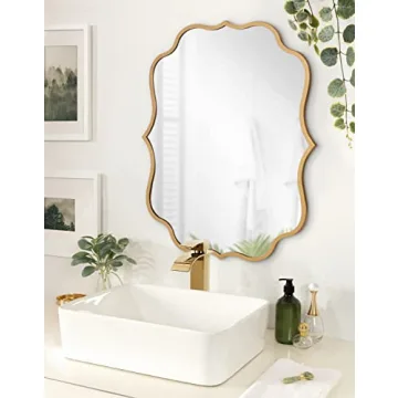 Kate and Laurel Higby Scalloped Wall Mirror 24x31 Gold