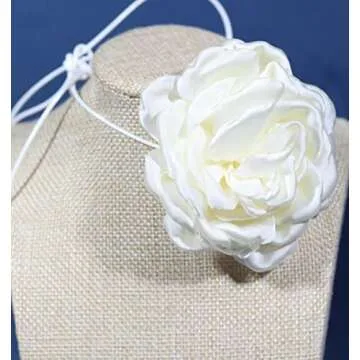 Elegant Qiuseadu Off-White Flower Choker Necklace for Stylish Looks