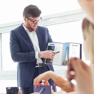 Dunwell 8.5x11 Presentation Binder with 60 Sleeves