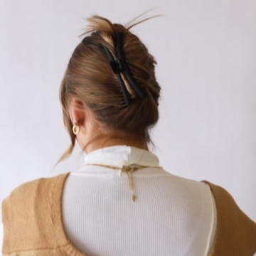 KAXI Hold Everything Hair Claw - Stylish & Functional Clip