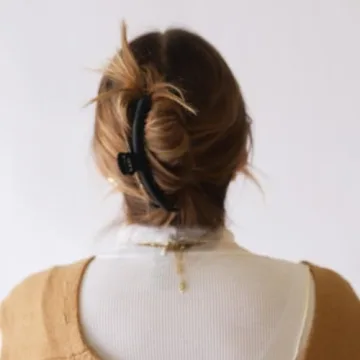 KAXI Hold Everything Hair Claw - Stylish & Functional Clip