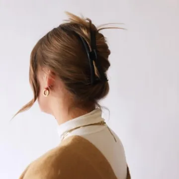 KAXI Hold Everything Hair Claw - Stylish & Functional Clip