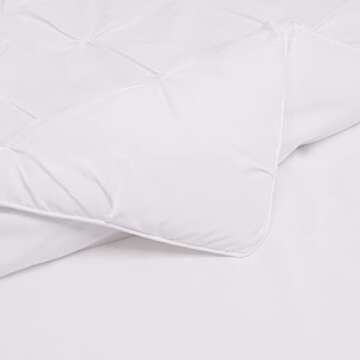 Amazon Basics King Size Comforter Sets, All-Season Down-Alternative 3-Piece Bedding Set, Pinch Pleat Design, Bright White