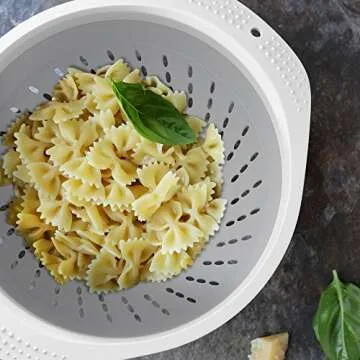 Vremi 5 Quart Collapsible Colander - BPA Free Silicone Food Strainer with Handles - Heavy Duty Foldable and Heat Resistant Kitchen Drainer Steam Basket for Pasta and Veggies - Dishwasher Safe - Gray