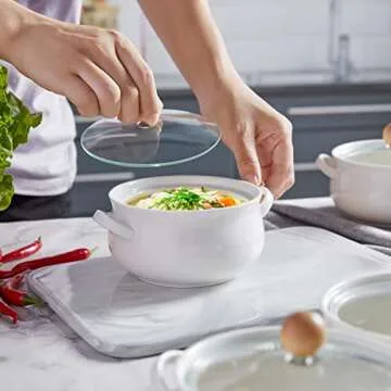 ALELION Small French Onion Soup Bowls, 18 OZ Soup Crocks with Double Handles and Glass Lids, Oven Safe Soup Bowls for Stew Chili Cheese Pot Pie Casseroles, Set of 4, White