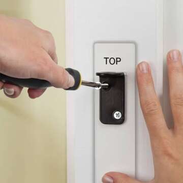 Summer Infant Top of Stairs Simple to Secure Metal Baby Gate, White Metal Finish – 30” Tall, Fits Openings up to 29” to 42” Wide, Baby and Pet Gate for Doorways and Stairways