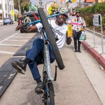 Guayakí Yerba Mate, Organic Sparkling Energy Drink Alternative, Classic Gold, 80mg Natural Plant Based Caffeine, Smooth Energy & Focus, Carbonated, 15.5 Oz (Pack of 12) (Packaging May Vary)