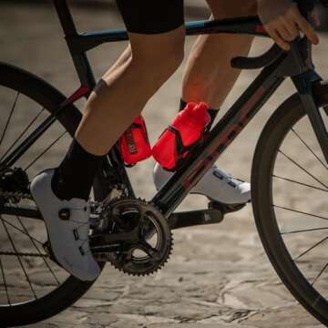 Elite Vico Carbon Cage (Matte Black, Black Graphic) – Ultra-Lightweight Italian Carbon Fiber Bottle Cage