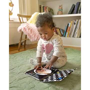 Tummy Time!: A high-contrast fold-out book with mirror for babies