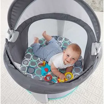 Fisher-Price Portable Bassinet On-The-Go Baby Dome, Travel Play Space with Developmental Newborn Toys & Canopy, Grey Bubbles