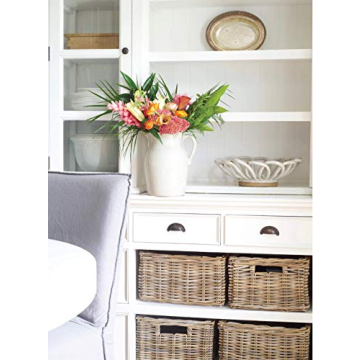 Cozy Minimalist Guide for Year-Round Hosting and Decor