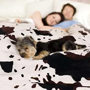 Yiyhuxf Cow Print Cozy Blanket Perfect for Gifting