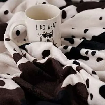 Yiyhuxf Cow Print Cozy Blanket Perfect for Gifting