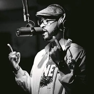 Shure SM7B Dynamic Microphone & Gator 3000 Boom Stand