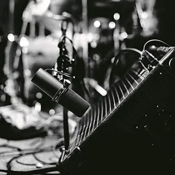 Shure SM7B Dynamic Microphone & Gator 3000 Boom Stand