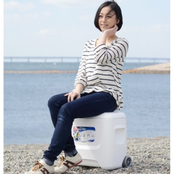 Igloo Marine Breeze Roller Cooler for Ultimate Outdoor Fun