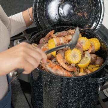 Granite Ware 15.5 Qt Steamer with Lid. Enameled steel perfect for seafood, soups or sauces.