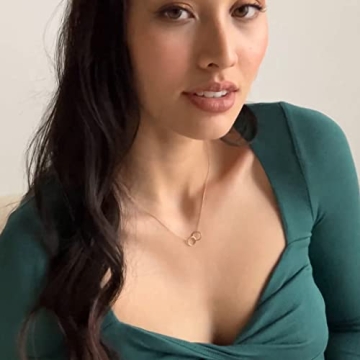 Honeycat 18k Rose Gold Plated Mini Harmony Interlocking Circles Necklace | Minimalist, Delicate Jewelry (Rose Gold)