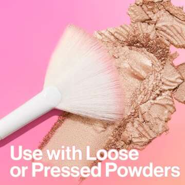 wet n wild Fan Brush, Synthetic Polymax Fibers for Versatile Blending, Ergonomic Handle for Comfortable Control