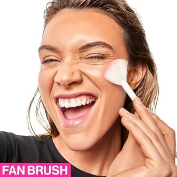 wet n wild Fan Brush, Synthetic Polymax Fibers for Versatile Blending, Ergonomic Handle for Comfortable Control