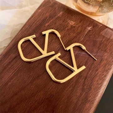 Luxurious 18K Gold V-Shaped Earrings for Women