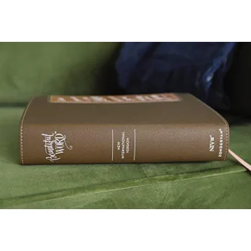 NIV Beautiful Word Bible with Illustrated Verses