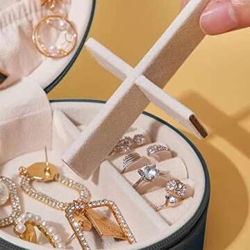 Soddeph Travel Jewelry Box, Mini Portable Organizer Travel Case with Zipper, Faux PU Leather Small Storage Boxes for Rings, Earrings, Necklaces, Bracelets, Gift for Women Girls (Round-White)