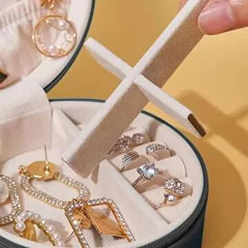 Soddeph Travel Jewelry Box, Mini Portable Organizer Travel Case with Zipper, Faux PU Leather Small Storage Boxes for Rings, Earrings, Necklaces, Bracelets, Gift for Women Girls (Round-White)