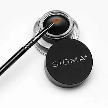 Sigma Beauty Professional E06 Eye Liner Brush – Fine Angled Eyeliner Brush with Pointed Tip for Meticulously Applying Gel and Liquid Eyeliner, For Cat Eyeliner & Winged Liner (1 Brush)