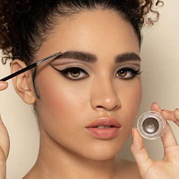 Sigma Beauty Professional E06 Eye Liner Brush – Fine Angled Eyeliner Brush with Pointed Tip for Meticulously Applying Gel and Liquid Eyeliner, For Cat Eyeliner & Winged Liner (1 Brush)