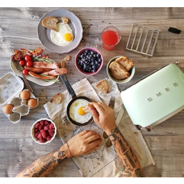 SMEG Pastel Green Toaster with Defrost and 6 Presets