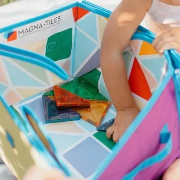 MAGNA-TILES 84-Piece Magnetic Set with Storage Bin