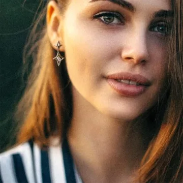 JeanBeau Gold Star Dangle Earrings for Women Statement Jewelry