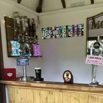 LAZYPIG Bar Sign Bar Gifts Vintage Metal Wall Decor Sign Funny Man Cave Decor Accessories for Home, Bar, Bathroom, Bedroom Unique Retro Tin Signs for Outdoor It's 5 Oclock Somewhere 4 X 16 inches